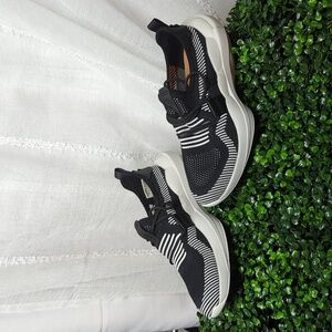 Sorel Explorer Defy Low Sneaker Women’s size 7